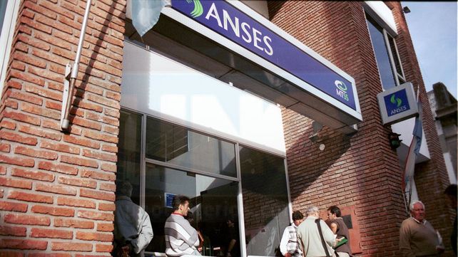 Las jubilaciones suben 12,65% y la mínima superará los 6.300 pesos