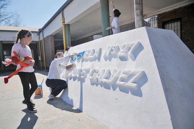 Papás y docentes. La comunidad educativa de la escuela Gálvez incluye también a las familias de los alumnos