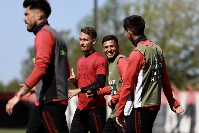 Angelo Martino e Iván Gómez sonríen en plena práctica en Bella Vista.&nbsp;