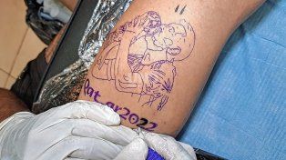 Messi y la Copa del Mundo en la piel de los santafesinos: el furor por los tatuajes