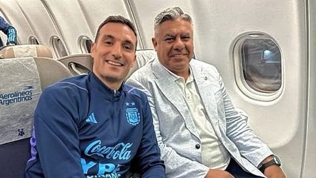 Claudio Chiqui Tapia afirmó que Scaloni es el padre de la criatura en referencia a los logros obtenidos por el entrenador de la Selección Argentina. Claudio Chiqui Tapia afirmó que Scaloni es el padre de la criatura en referencia a los logros obtenidos por el entrenador de la Selección Argentina.