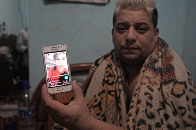 Emanuel Verón todavía no entiende lo que pasó con su hijo. Está desolado y abatido. Solo quiere justicia.&nbsp;
