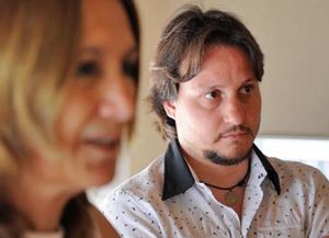 Dos hombres acomodan sus vidas tras saber que fueron cambiados al nacer