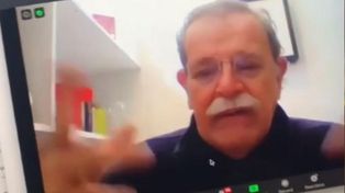Un profesor fue sorprendido en una clase virtual y lo hicieron llorar de emoción