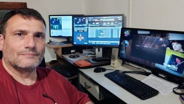 HERNÁN ZABALA. La única radio de Villa Mantero