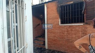 Paraná: un problema eléctrico generó el incendio de un dúplex