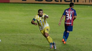 Emiliano Vecchio celebra el gol del triunfo en el Nuevo Gasómetro, en la Copa Sudamericana 2021.