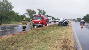 Un auto y un camión colisionaron en el kilometro 159 de la Ruta 12, en cercanías de Ceibas. Dos personas resultaron heridas. Hubo hasta seis kilómetros de cola&nbsp;