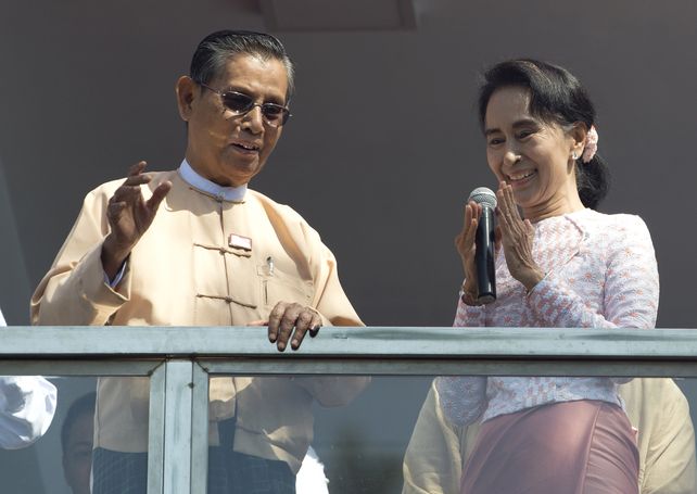 Suu Kyi y el presidente del partido Liga Democrática