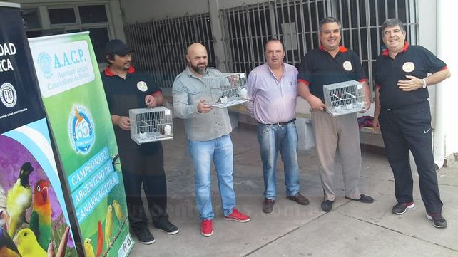 Dedicación. Integrantes de la asociación de canaricultores vivieron un importante fin de semana.