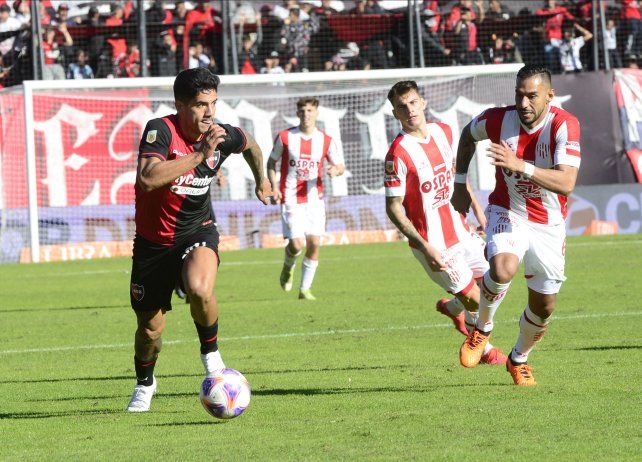 Más eficacia. Newell’s necesita que el Pollo Recalde vuelva a anotar. El paraguayo es un engranaje vital de la ofensiva rojinegra. Hoy tiene otra oportunidad.