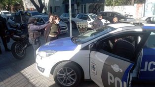 Dejó encerrado a su bebé en el auto y se fue a un centro de estética