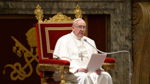 El Vaticano rechazó acusaciones que vinculan al Papa con la dictadura