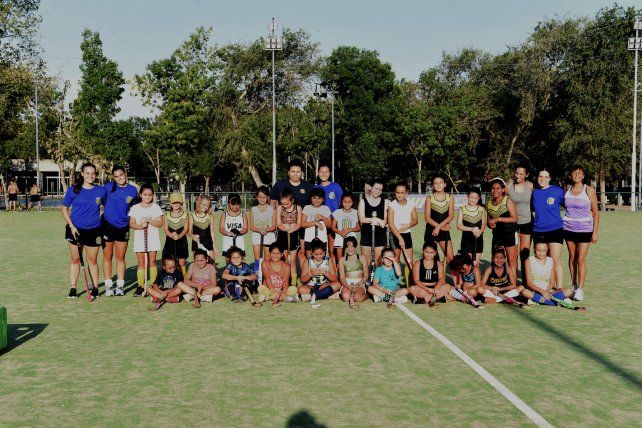 Semillero auriazul. Las nenas de la escuelita de hockey