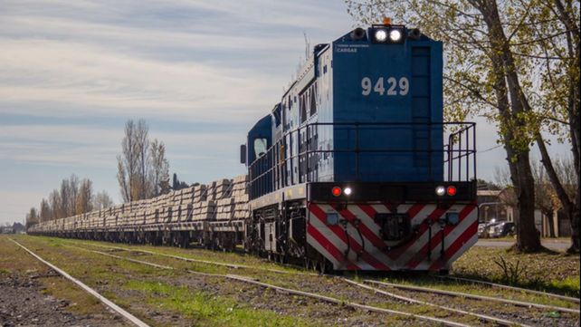 Trenes: probarán durmientes sintéticos mientras siguen las denuncias por uso de quebrachos