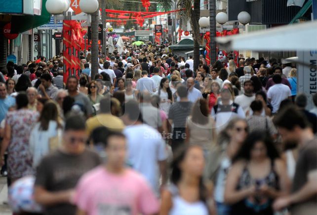 Domingo de peatonal y furor por las compras navideñas