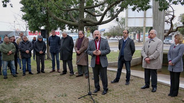Lifschitz participó del acto por el 24º aniversario del atentado a la Amia Lifschitz participó del acto por el 24º aniversario del atentado a la Amia