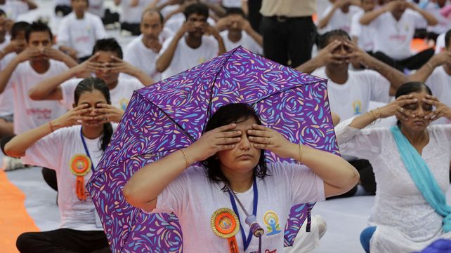 La India  celebra el Día Internacional del Yoga