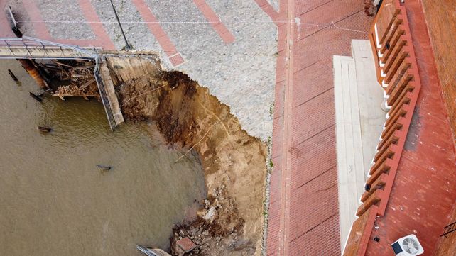 Derrumbe en el Parque España: las impresionantes imágenes captadas con el drone de La Capital