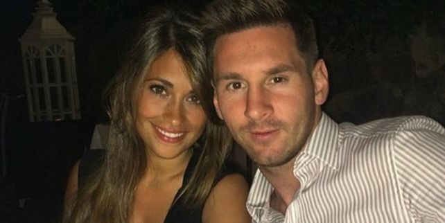 la pareja. El futbolista rosarino y su pareja