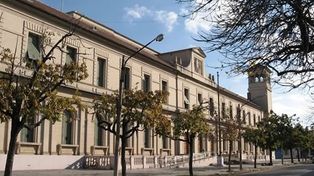 Fachada de la Facultad de Ciencias Jurídicas y Sociales de la UNL.