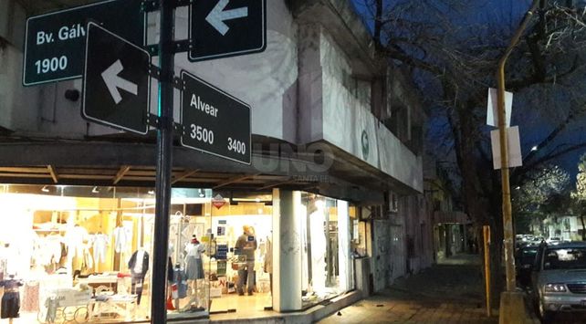 El local asaltado en Bulevar y Alvear. El local asaltado en Bulevar y Alvear.