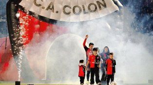 El Pulga Rodríguez tuvo su merecida despedida con la camiseta de Colón.