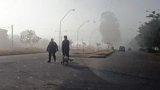 Fresca mañana de martes con niebla y neblinas en la ciudad de Santa Fe y zona