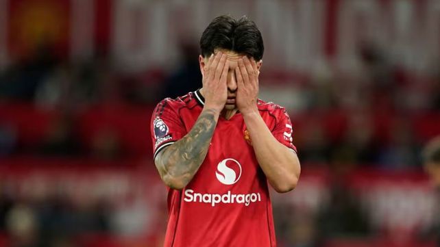 Lisandro Martínez fue expulsado por tirarle el pelo a un rival. A raíz de ese gesto