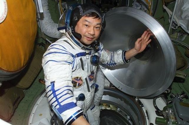 Leroy Chiao en la estación orbital
