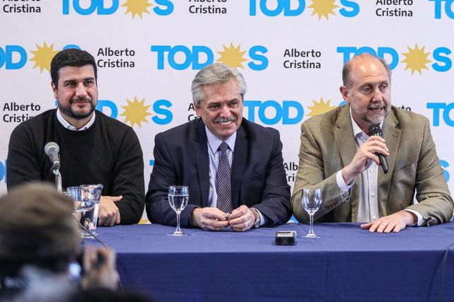 Alberto Fernández junto a Omar Perotti y Marcos Cleri.&nbsp;