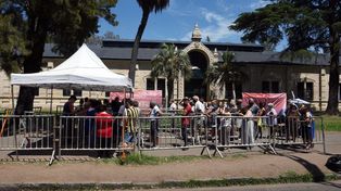 La ex Rural sigue siendo el epicentro de la vacunación en Rosario.&nbsp;