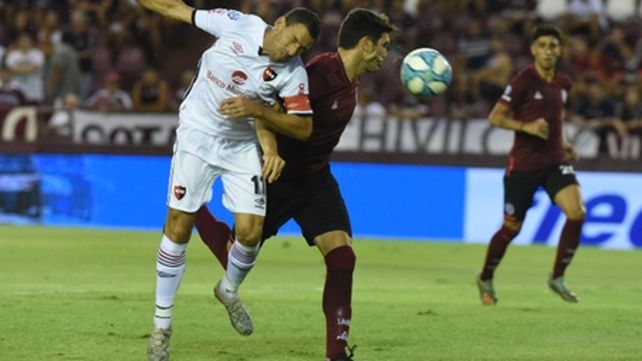 Puso la cabeza. Maximiliano reg&oacute; la cancha de esfuerzo y aunque no tuvo la claridad de otras veces