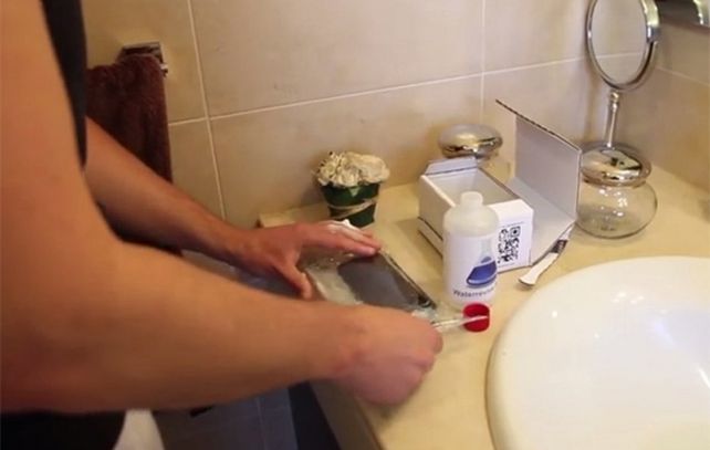 Sin necesidad de conocimientos técnicos realiza la reparación de tu teléfono mojado.