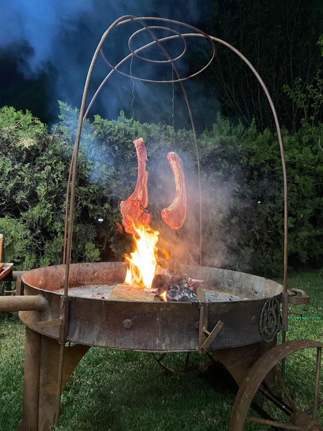 El fogonero, el nuevo elemento estrella para cocinar carnes asadas