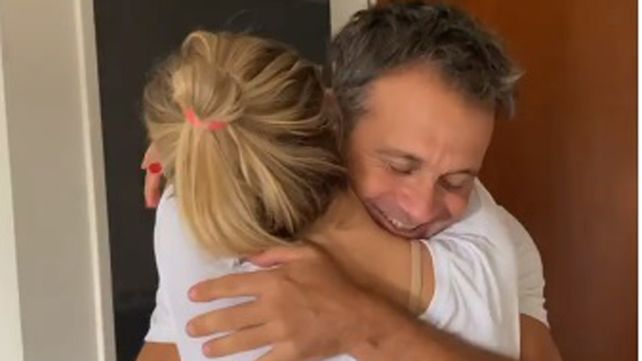 Lapegüe y su hija Micaela pudieron abrazarse después de 20 días sin verse.