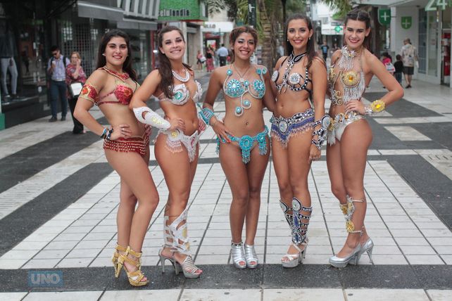 Las chicas de Gualeguay en la peatonal San Martín. Foto UNO&nbsp;Juan Ignacio Pereira.&nbsp;