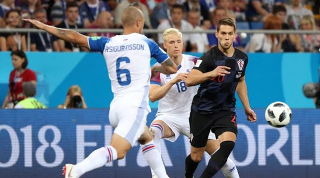 Croacia le ganó 2-1 a Islandia y lideró el Grupo D