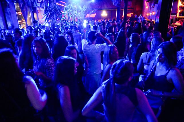 Nocturnidad. Habrá dos grandes categorías donde se analizará decibeles máximos permitidos como condición para habilitar espacios para difundir música y también shows en vivo.