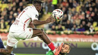 Donnarumma recibió un duro planchazo en el rostro por el que debió ser reemplazado.