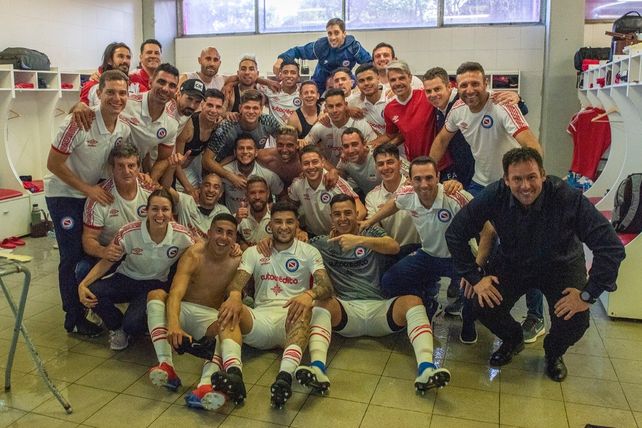 Argentinos dio el  golpe ante Independiente y es líder de la Superliga