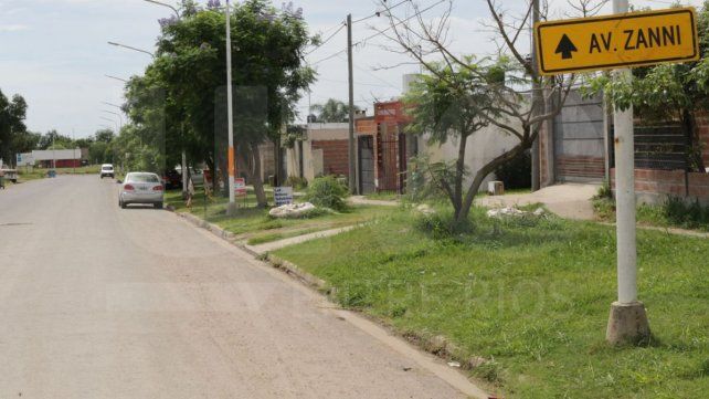Vecinos del Barrio Empleados de Comercio piden solución a la falta de agua en la zona