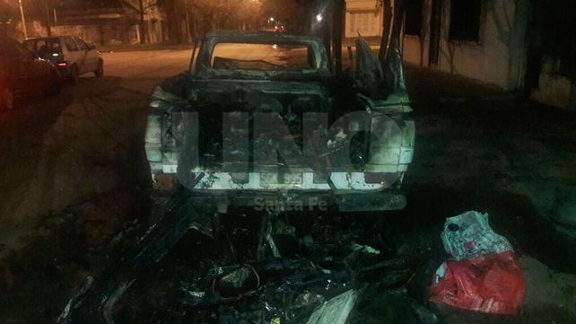 Camioneta incendiada.