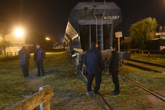 La policía presente tras un episodio fatal ocurrido en las vías del tren.