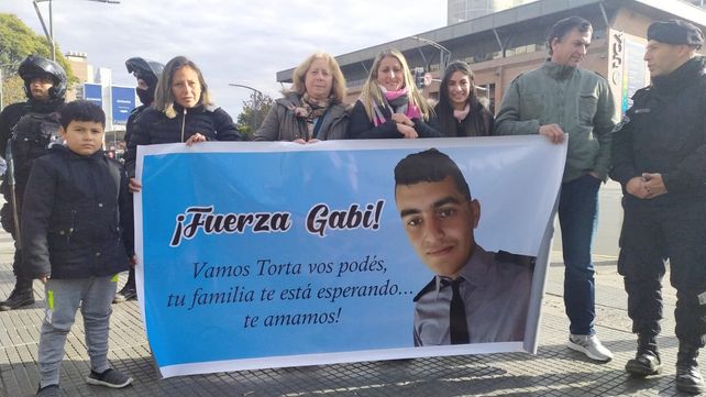 Familiares y amigos de Gabriel Sanabria expresaron su agradecimiento al personal del Heca.&nbsp;