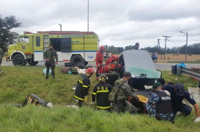 Mueren dos mujeres tras despistarse su auto en la ruta 2