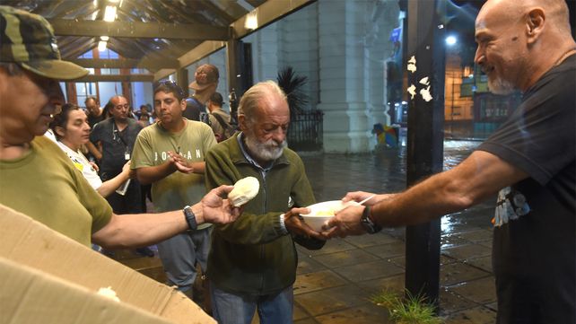 Veteranos de Malvinas honran su día ayudando en medio de la pandemia