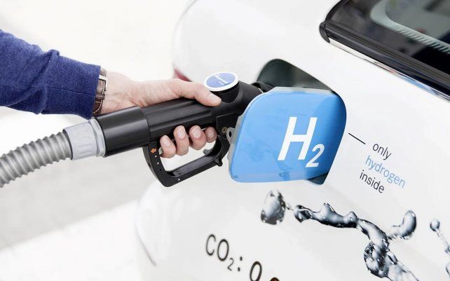 El hidrógeno verde, esta versión ecológica, que hoy se apunta como la gran protagonista en la carrera por la descarbonización del planeta. Una fuente inagotable de energía limpia y sustentable, que impulsará varias industrias, entre ellas la del transporte.