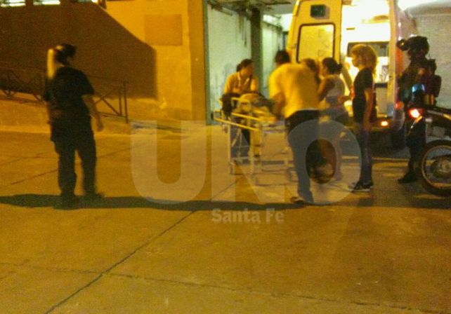 Fiebre homicida. Así trasladaron al hospital José María Cullen a uno de los heridos en el barrio Cabal el 25 de marzo