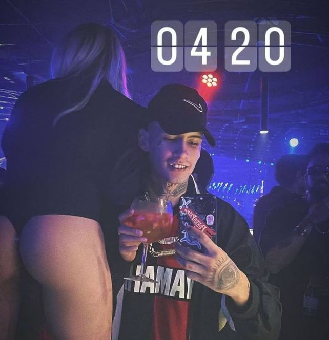 L-Gante sorprendió al salir de fiesta en España con la camiseta de Newells